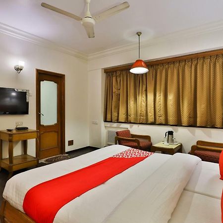 Hotel Pinnacle Ахмедабад Экстерьер фото