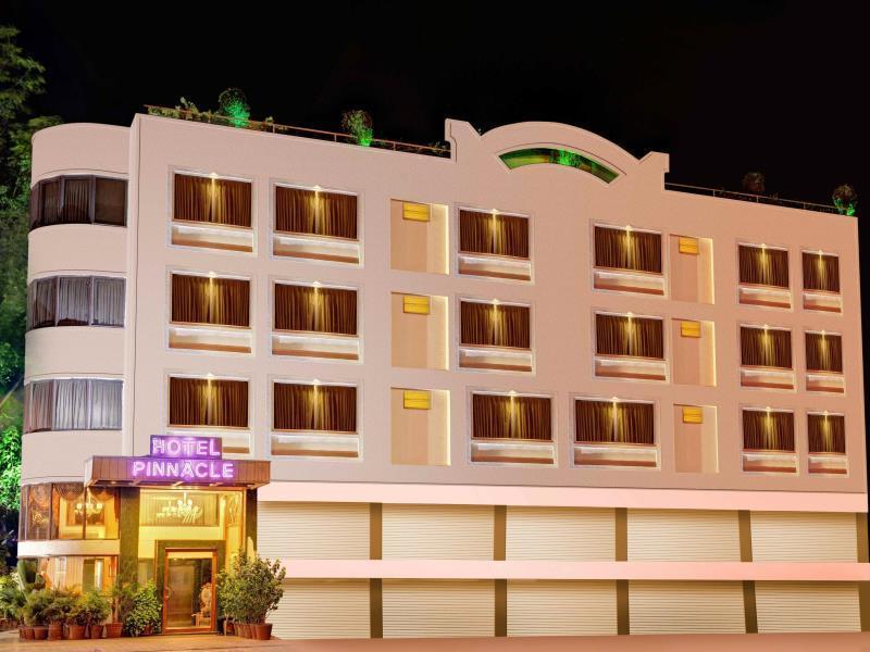 Hotel Pinnacle Ахмедабад Экстерьер фото