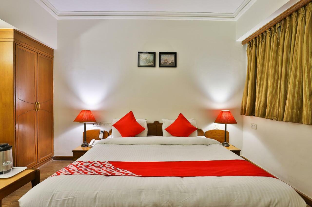 Hotel Pinnacle Ахмедабад Экстерьер фото